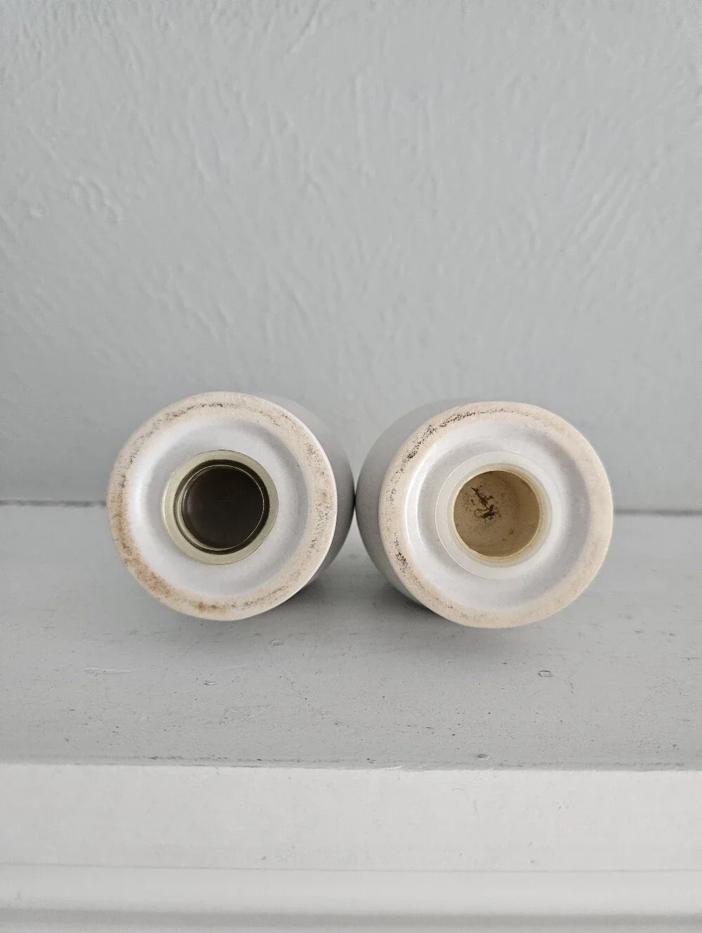 Vintage Pfaltzgraff Yorktowne Pattern Stoneware Salt And Pepper Shakers Set